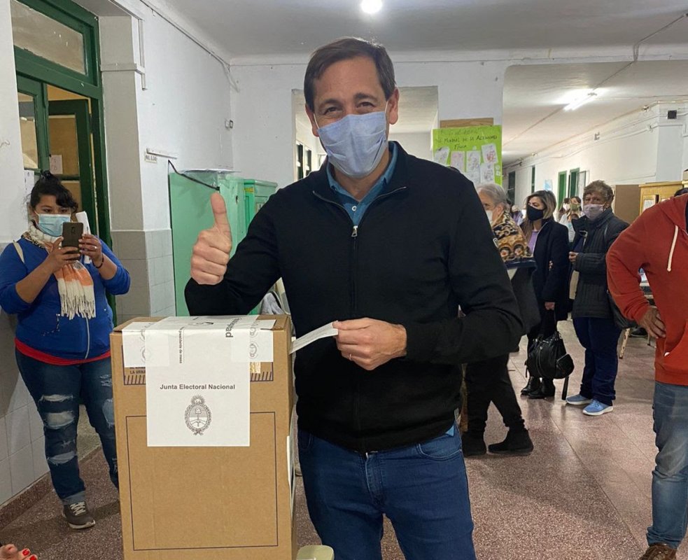 Votó Julio Garro y denunció falta de boletas