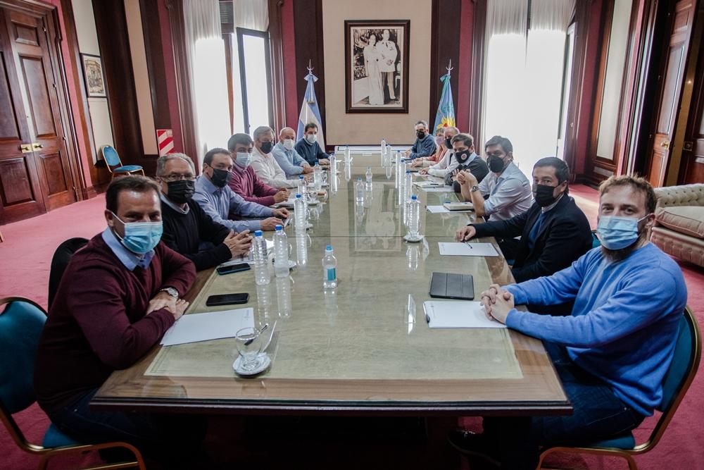 Kicillof se reunió con intendentes de la primera y tercera sección electoral