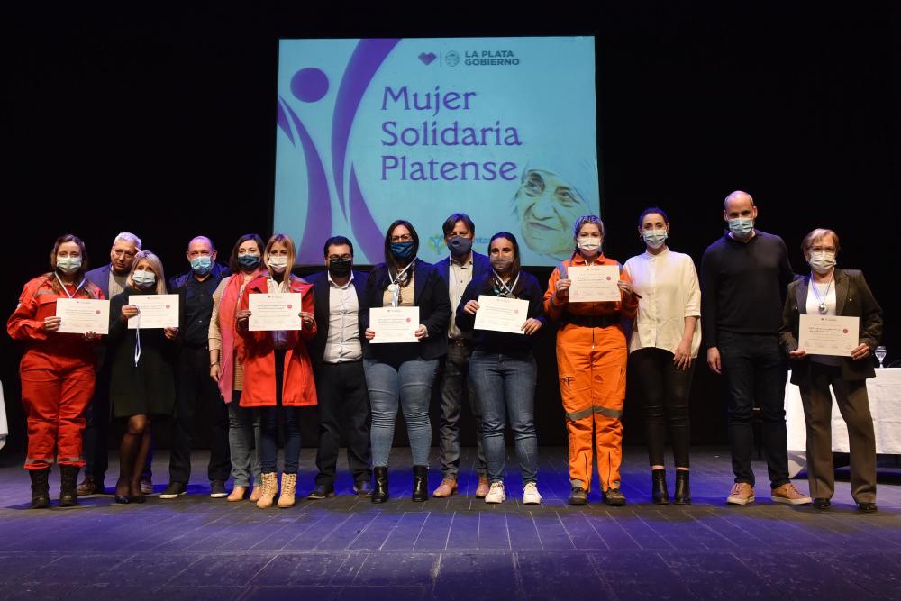 Un centenar de mujeres fueron distinguidas por su labor durante la pandemia