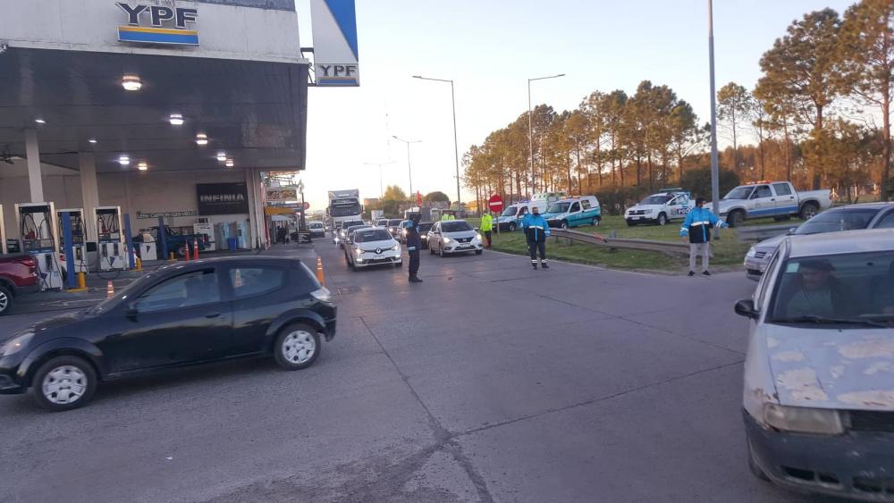 Entre el operativo policial y el puente que no llega: cruzar la Ruta 2, misión imposible