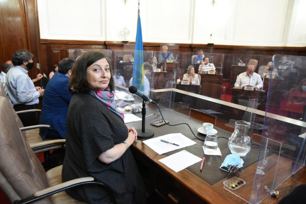 Eximen del pago de patente y de impuestos a vehículos híbridos y eléctricos
