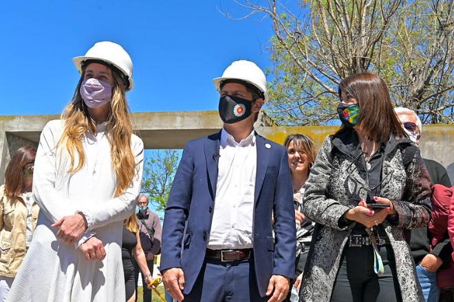 Educación: de recorrida, Vila defiende su gestión con obras en el GBA