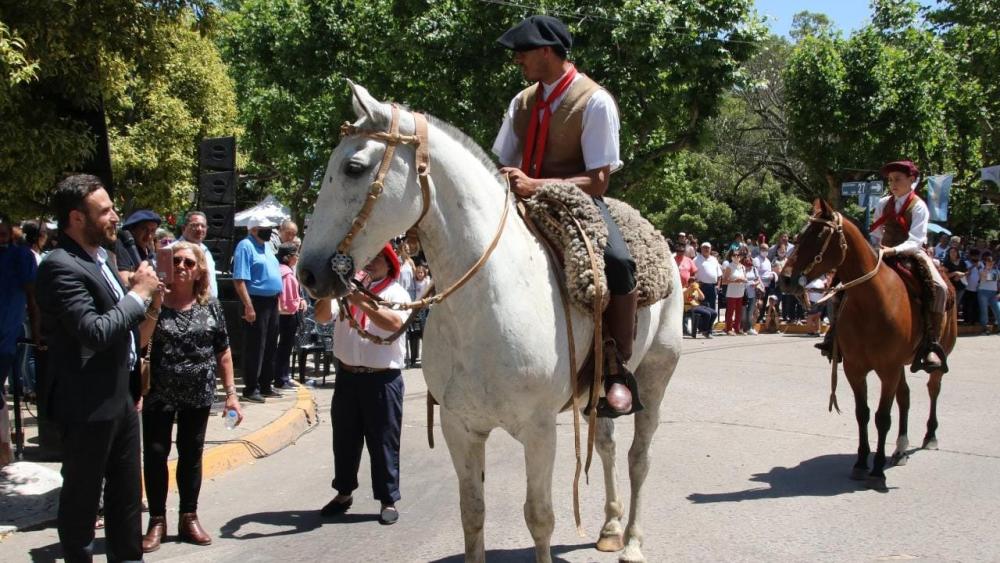 Veinticinco de Mayo sopla las 185 velitas, la ciudad se transformó en una fiesta