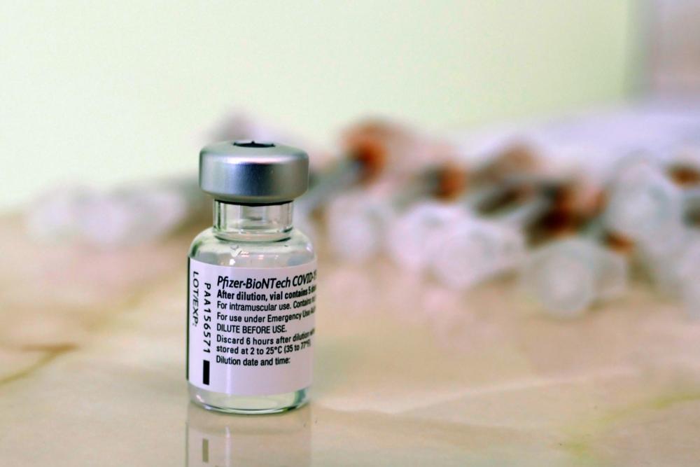 Voluntarios del ensayo clínico de la vacuna Pfizer en Argentina recibirán tercera dosis