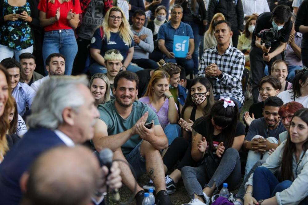 Alberto Fernández, en busca del voto joven en el sprint final de la campaña