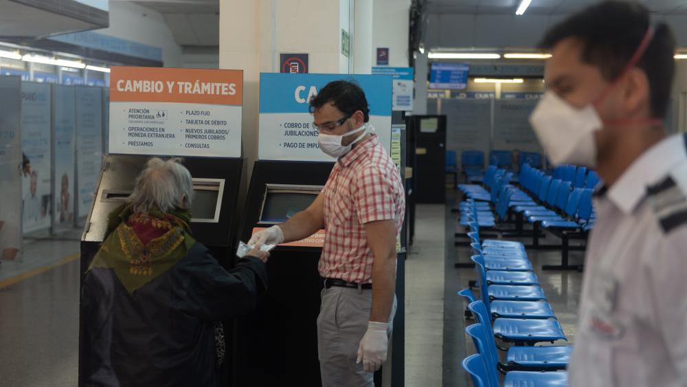 Los bancos podrán atender sin turno, garantizando las medidas preventivas