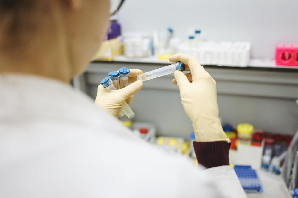 Coronavirus: detectaron el primer caso de la variante ómicron en Argentina