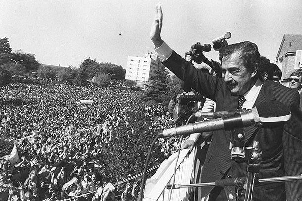La fiesta de la democracia: hace 38 años asumía Raúl Alfonsín