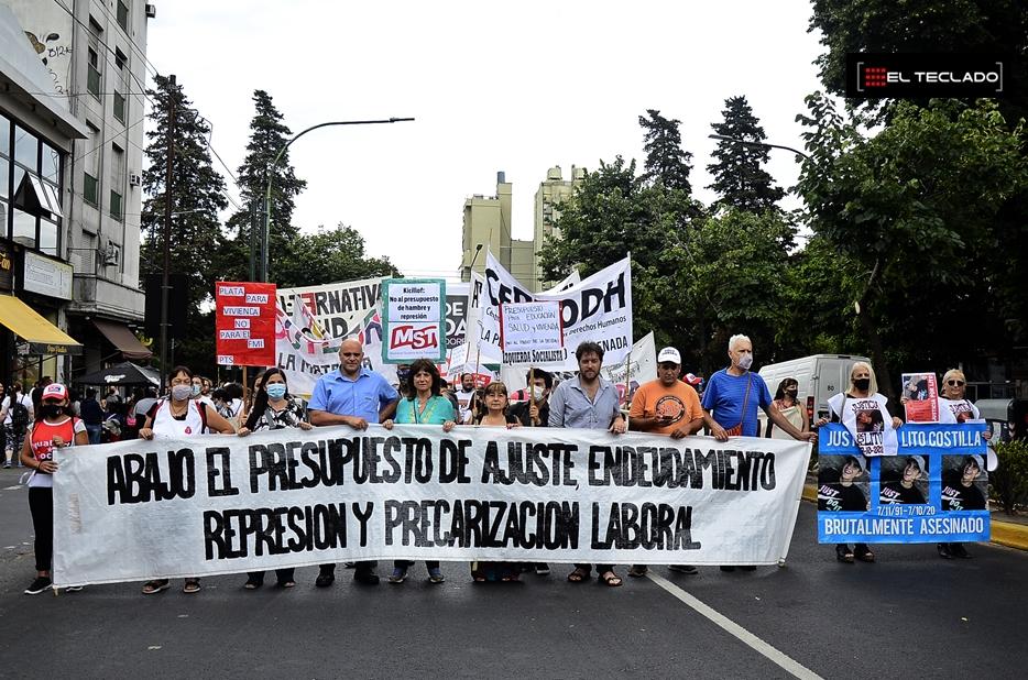 La izquierda marchó a la Legislatura para decirle “no” al presupuesto de Kicillof