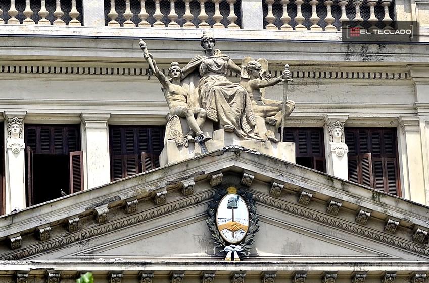 Qué cambios tuvo la ley que habilita a los intendentes a ir por la reelección