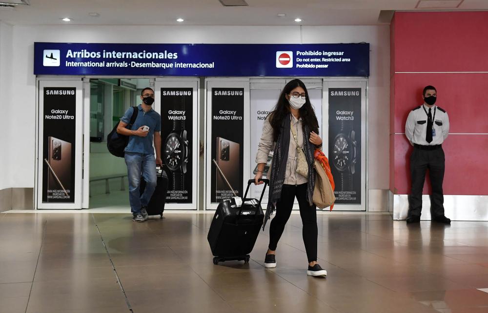 Tercera ola de Covid: el Gobierno fijó nuevos requisitos para ingresar al país