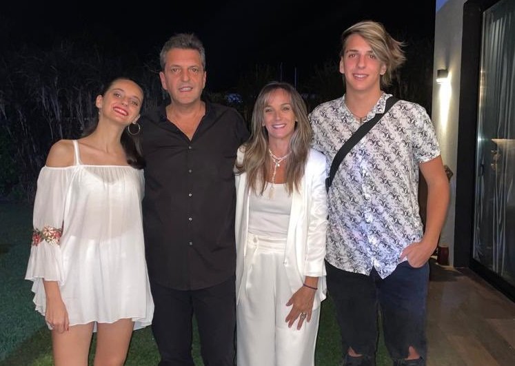 El hijo de Massa, con 16 años, atendió con altura (en todo sentido) a los haters