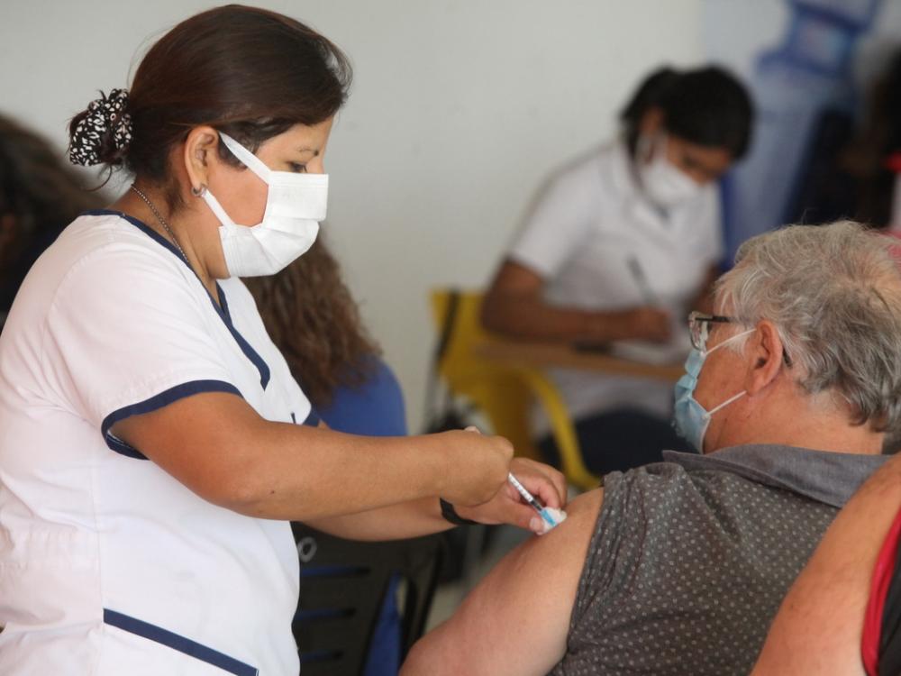 La OMS recomendó mantener los aislamientos durante 14 días