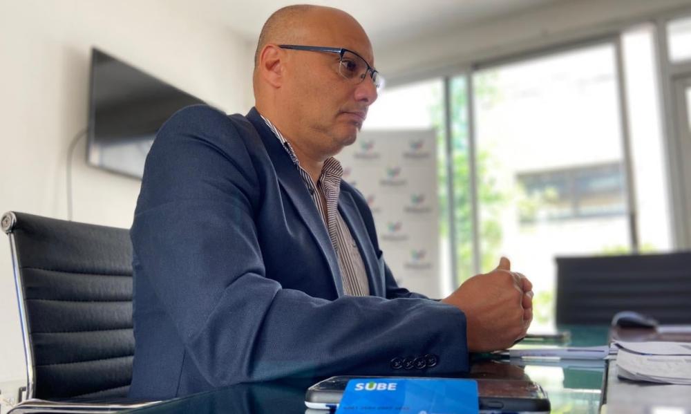 Víctima de estafadores virtuales, intendente avisa que no cambió de número
