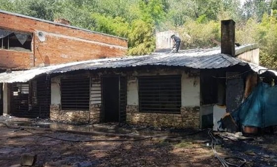 Cuatro jóvenes fallecieron en un incendio en comunidad terapéutica de Pilar