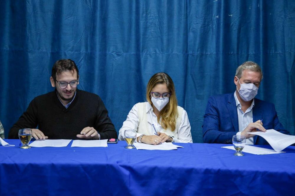 Provincia pone en marcha créditos blandos para egresados de los CFL: los detalles