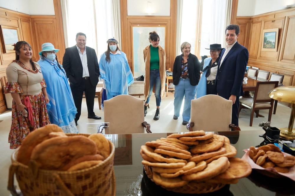La Fiesta de la Torta Frita, homenaje a Malvinas, llegó con su perfume a la Rosada