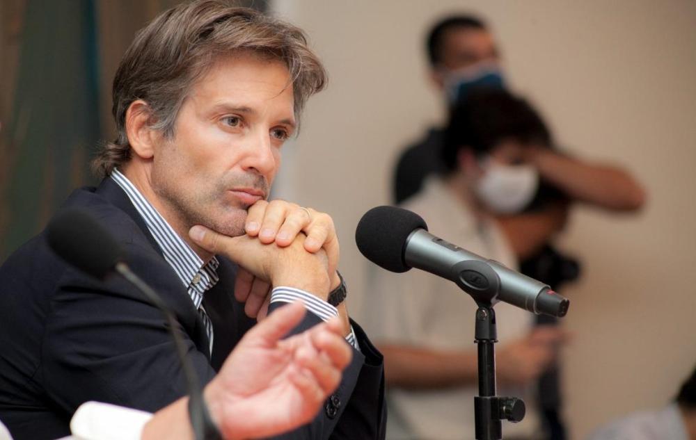 Cernadas: “No podemos permitir que se haga política con contratos de por vida”