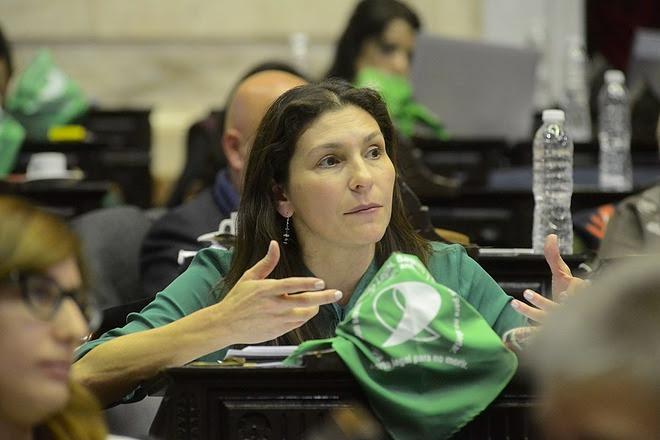 Mónica Macha: “Cristina corre los límites de lo posible en busca de igualdad”