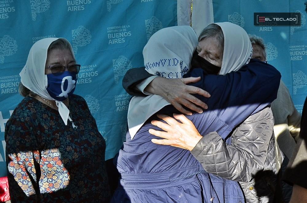 La ronda de las Madres de Plaza de Mayo, en fotos