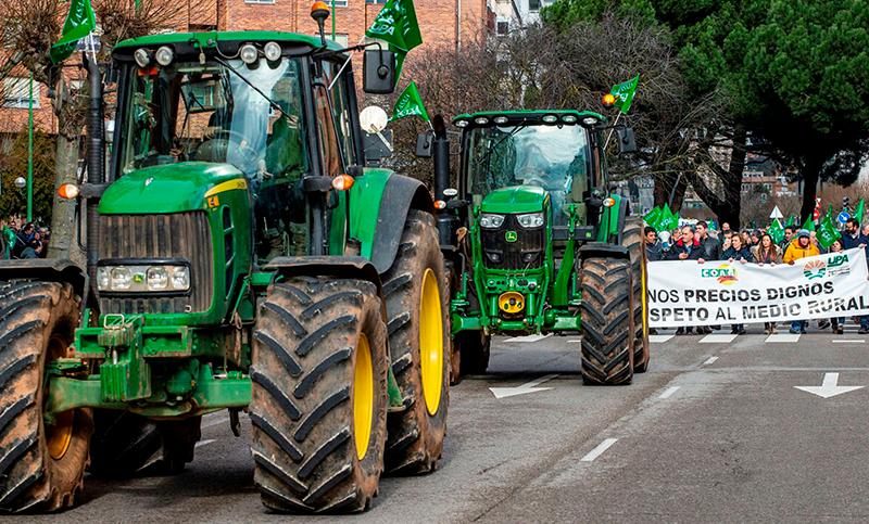 Detectan tres tractores 0km y 500 toneladas de cereal transportados sin papeles
