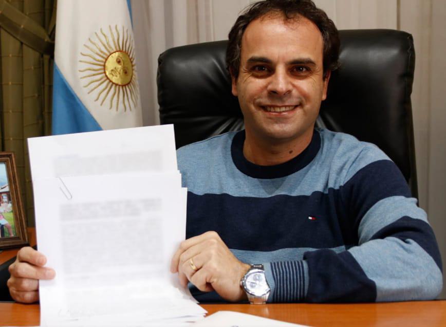 Zavatarelli rompe el molde de los aumentos a municipales con un 62,5% anual