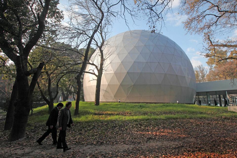 Anotá: volvieron las funciones presenciales gratuitas en el planetario de La Plata