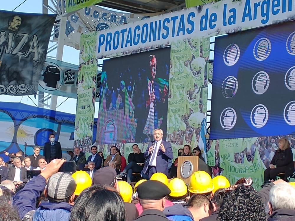 Alberto visitó un municipio peronista anti K, para la foto de apoyo con la UOCRA