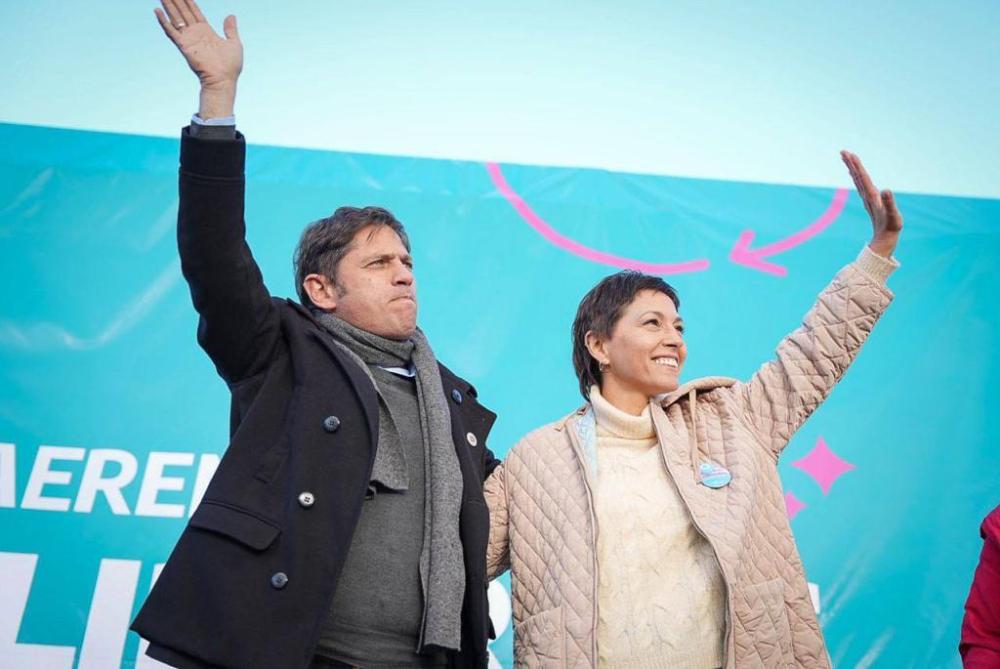 Bonaerense solidario: Kicillof visitó Quilmes y bancó fuerte a Mayra Mendoza