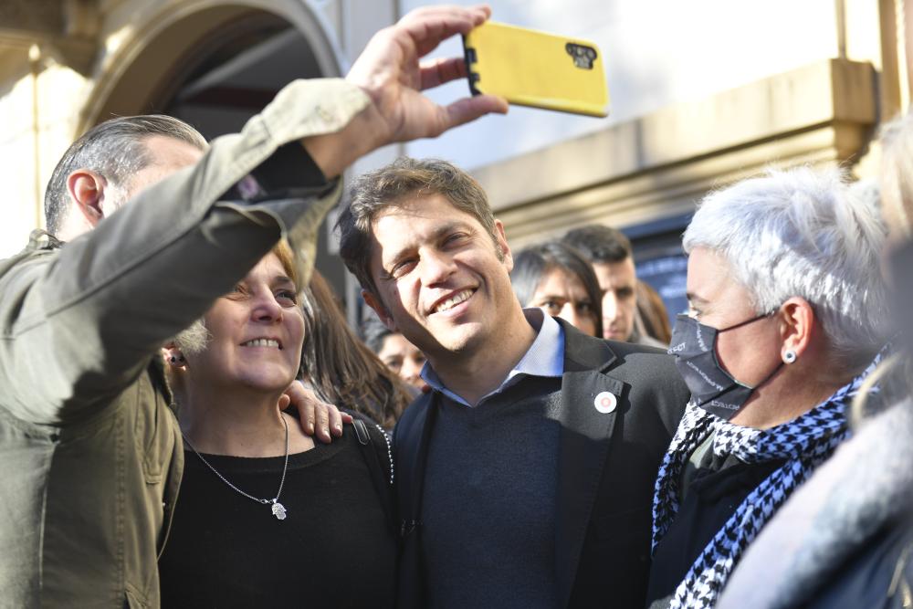 Kicillof pisó tierra radical, con “presentes” y un llamativo discurso antigrieta