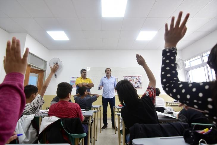 Garro puso en duda a los consejos escolares y varios PRO le saltaron a la yugular