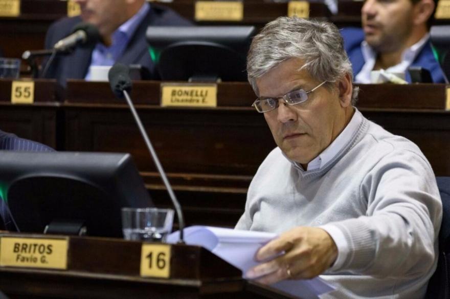 Fabio Britos: “No veo que sea ganar un derecho hablar con una E o una X”