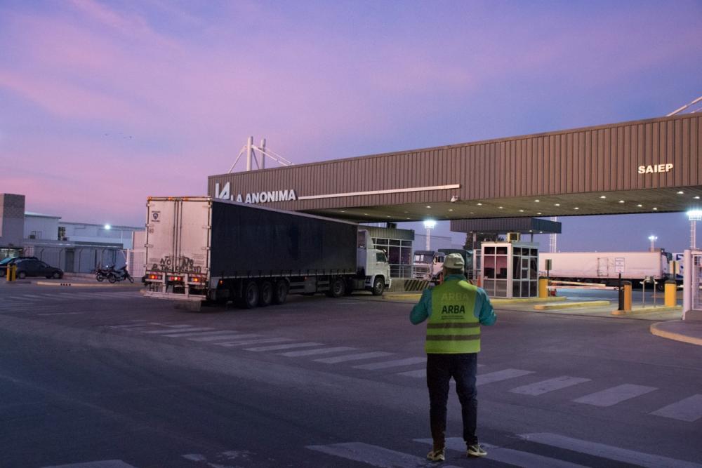 Detectan irregularidades en mercadería transportada por camiones en supermercados