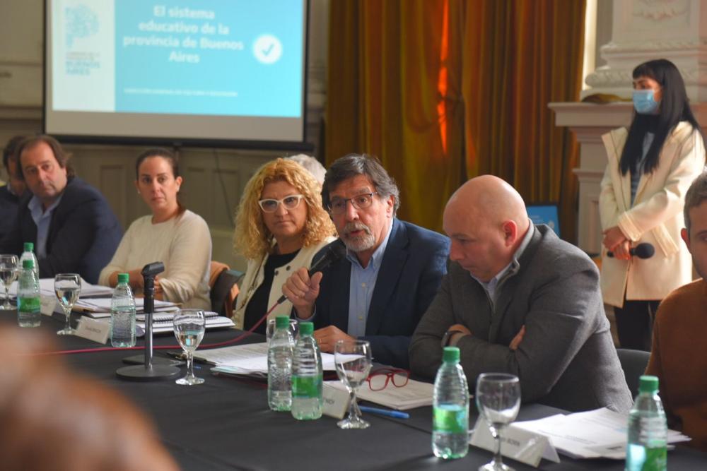 Qué dejó la extensa reunión entre Sileoni y los legisladores de la provincia