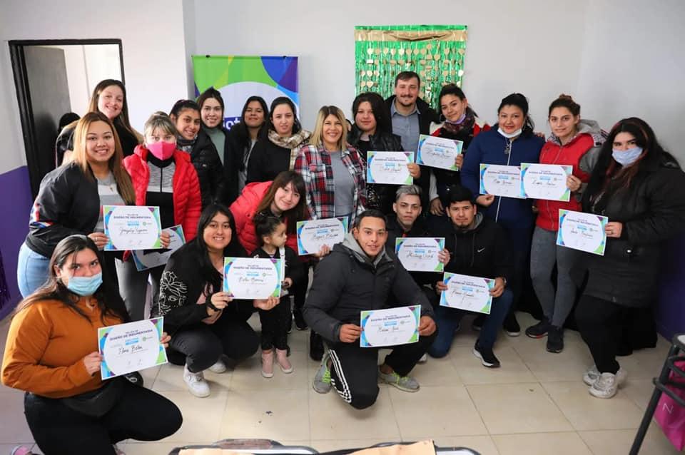 El intendente Chornobroff entregó certificados a jóvenes del Programa Potenciar