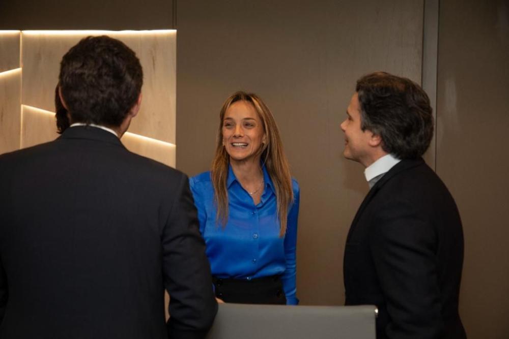 Malena Galmarini firmó el contrato para iniciar la megaobra Emisario Berazategui