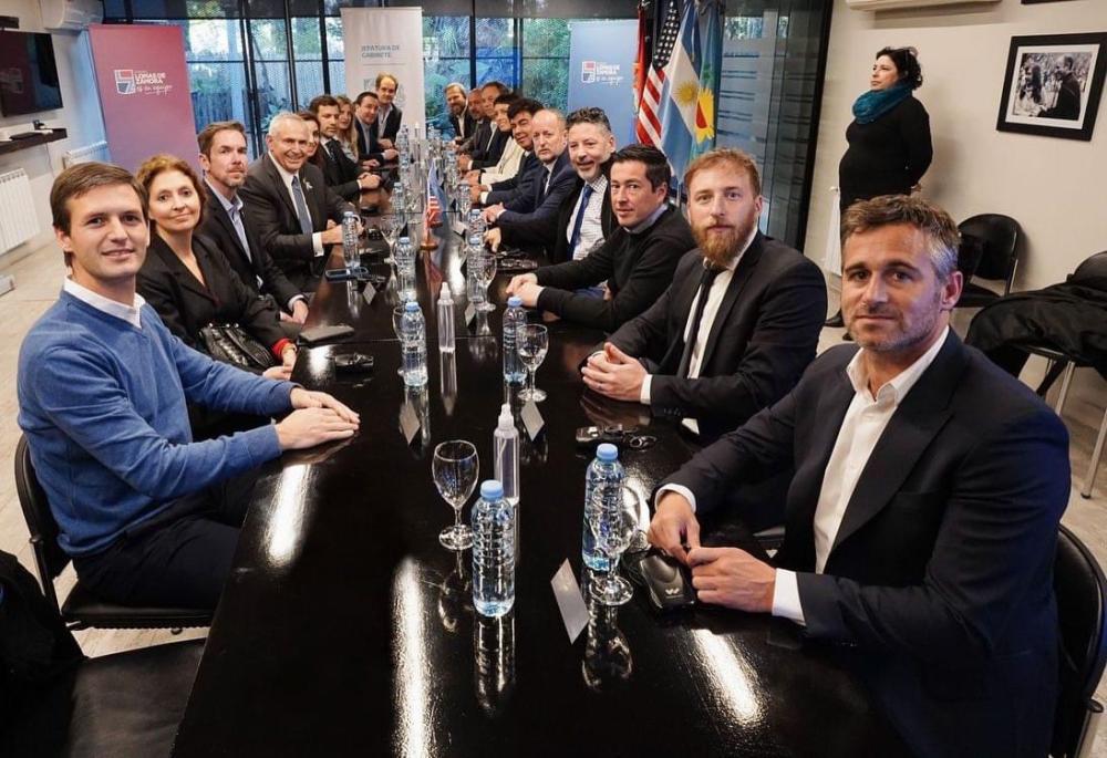 Los intendentes K del Conurbano mostraron su foto con el embajador de Estados Unidos