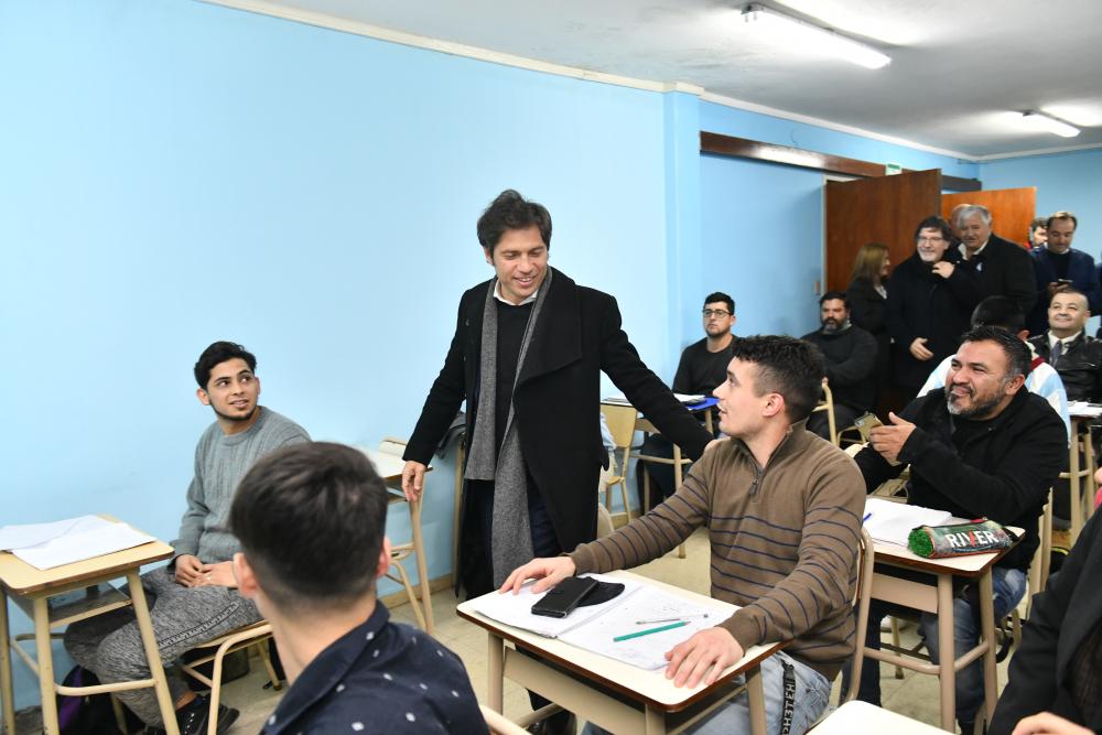 Con el foco en la educación, Kicillof visitó La Matanza y cuestionó duro a Vidal