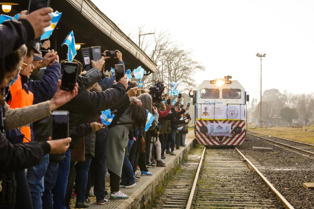 Luego de 7 años, el tren volvió a pasar por Carlos Casares, 9 de Julio y Pehuajó