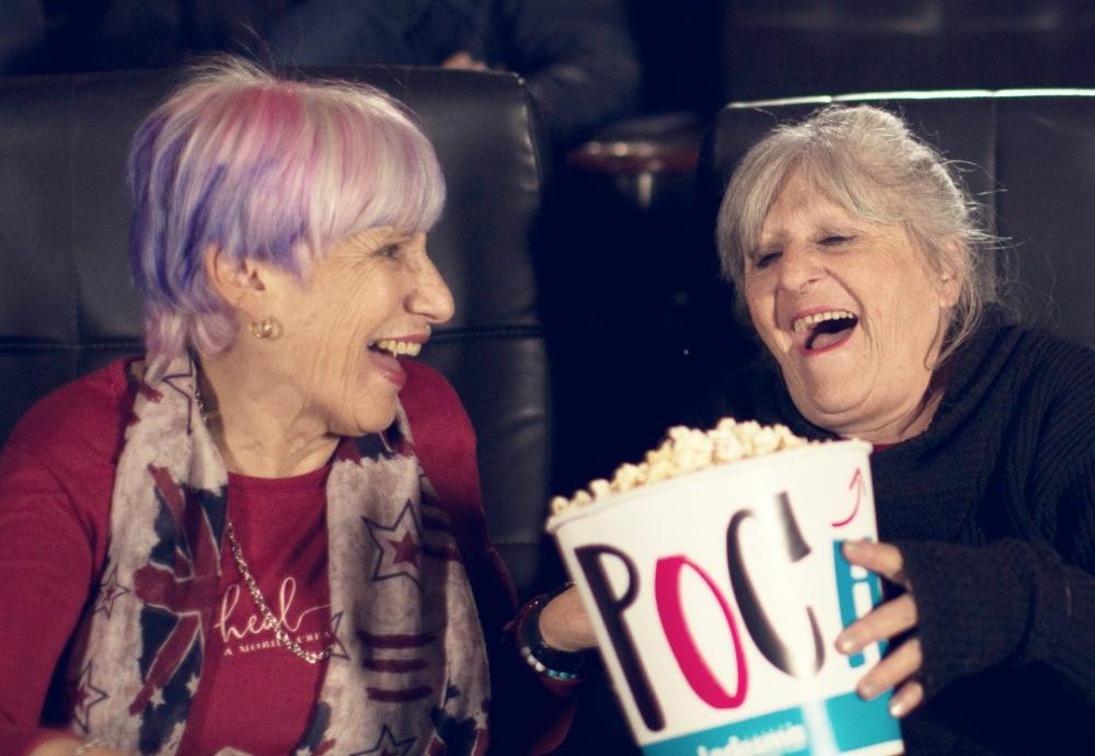 Beneficios PAMI: jubilados y jubiladas podrán ir al cine de forma gratuita