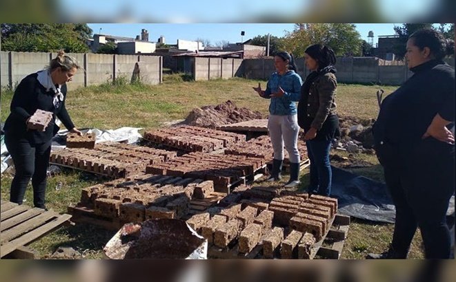 Proyecto Briquetas, el trabajo made in Rivadavia que une género y ecología