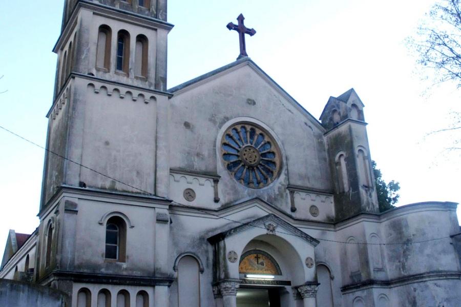 Proponen declarar Monumento Histórico Nacional a la iglesia donde se casaron Eva y Perón