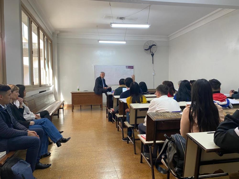 Alberto Fernández, entre las clases en la UBA y un nuevo mensaje en apoyo a CFK