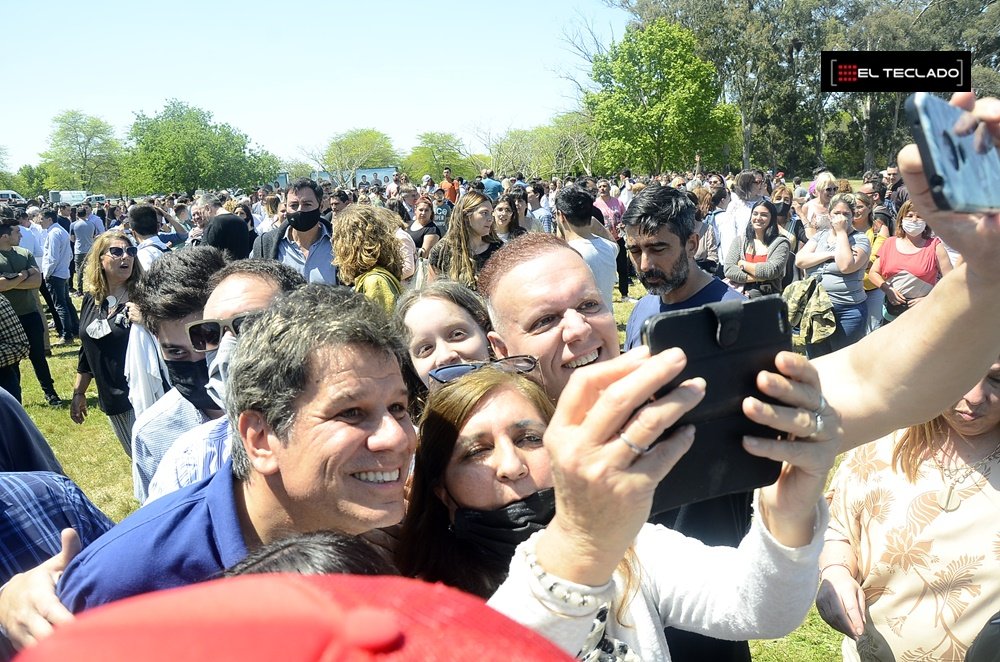 Con un acto en La Plata, Manes marca la cancha de cara a la interna de la UCR