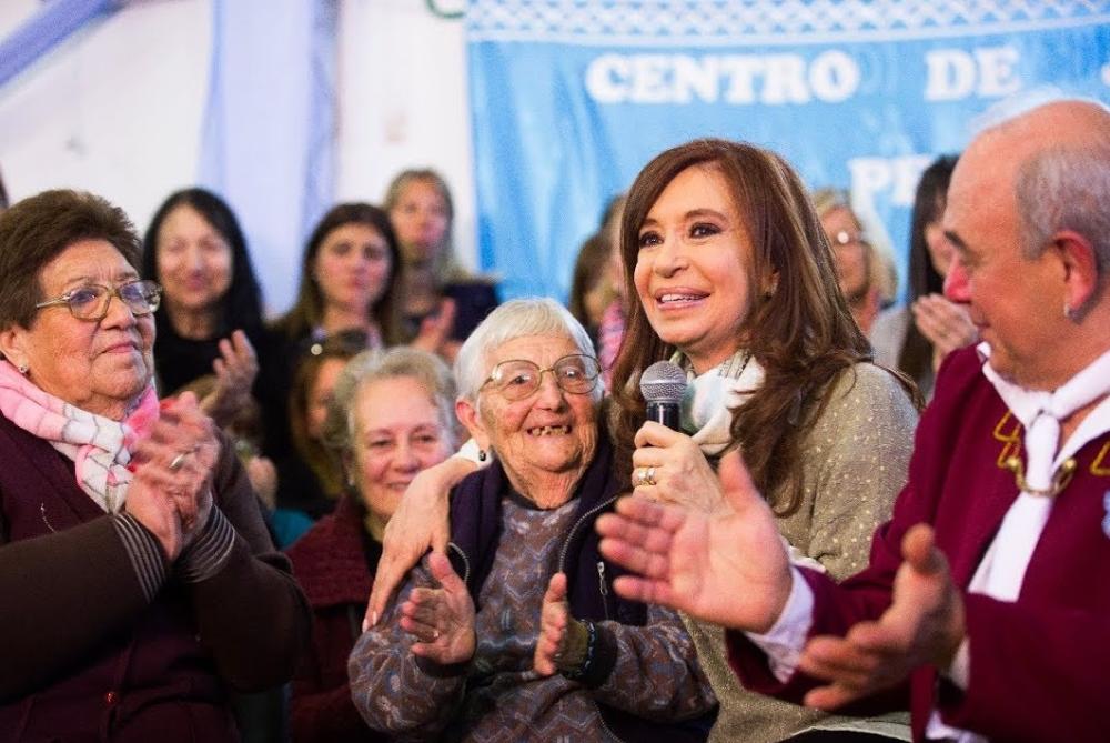 Abuelos K: un grupo de jubilados se junta en el Congreso en “defensa de Cristina”