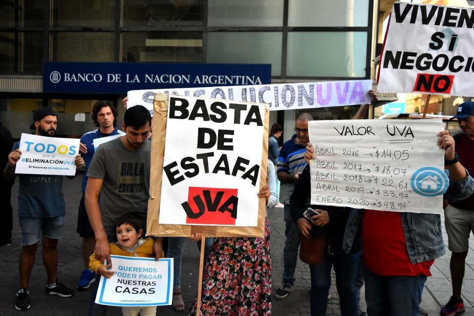Los Hipotecados UVA vuelan de bronca y apuntan contra el Gobierno y los bancos
