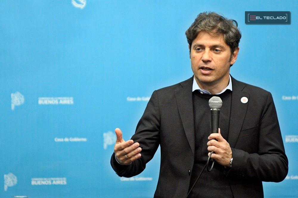 Kicillof encabezó la firma de convenios con intendentes en La Plata