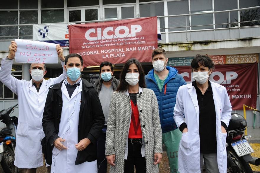 Médicos bonaerenses se plantan en la Legislatura por el pase a la “carrera hospitalaria”