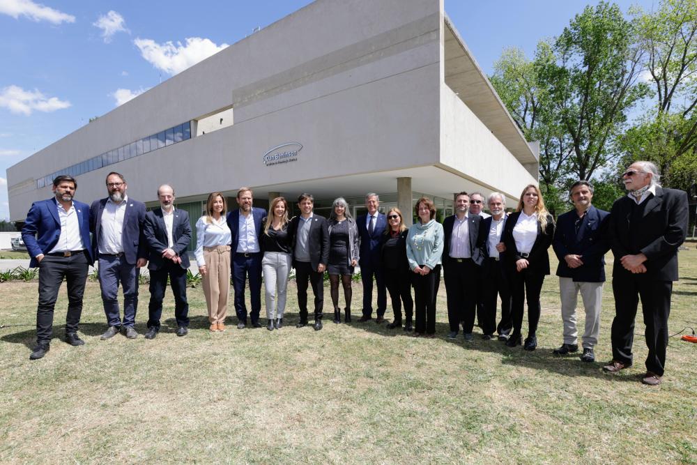 Kicillof recorrió las obras del Reactor Nuclear Multipropósito en Ezeiza