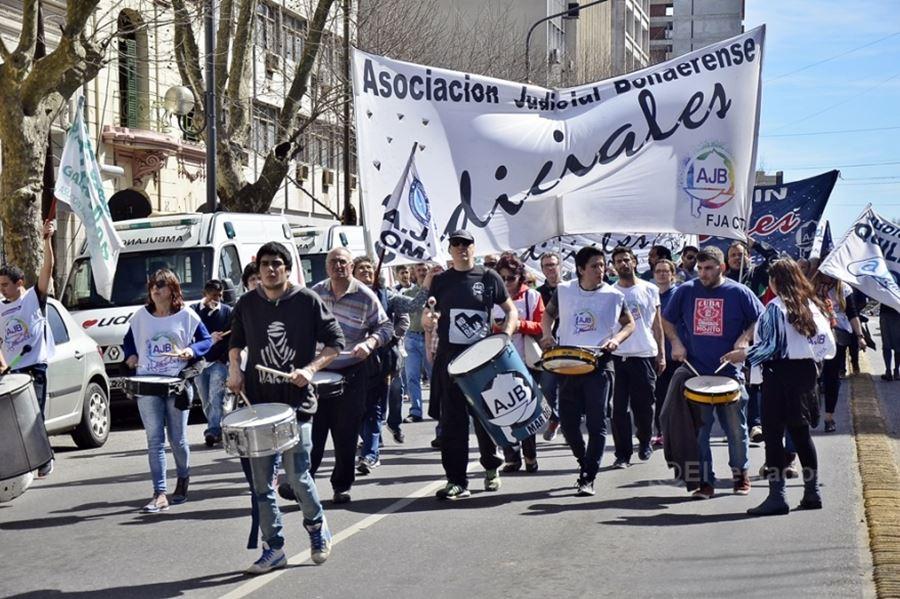 Judiciales bonaerenses exigen la reapertura de la paritaria salarial
